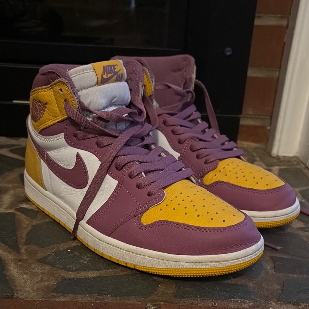 Nike High-Top Sneakers in Purple and Yellow